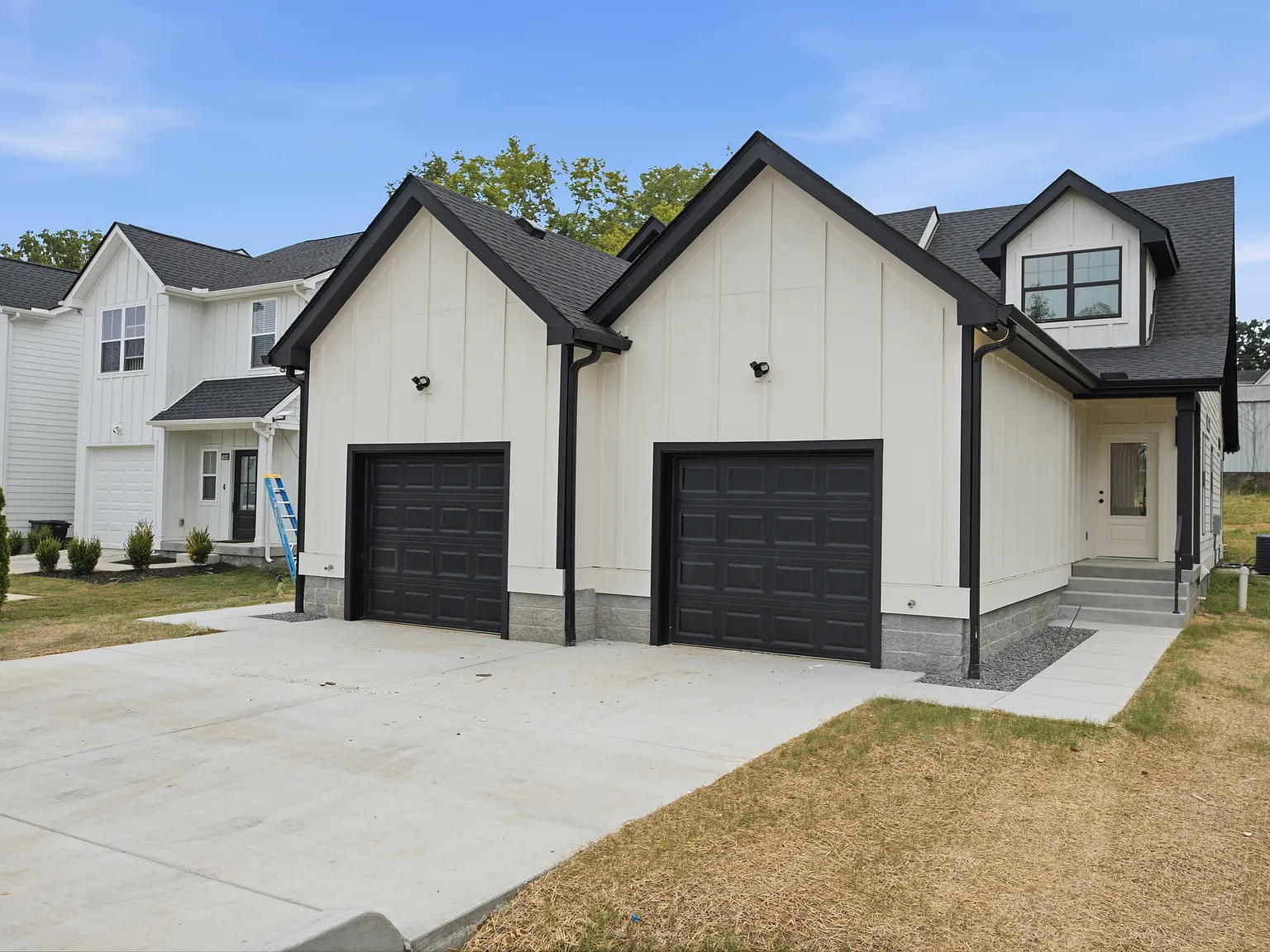 3 bed, 2.5 bath, 1255 sqft, $1,850 — Photo 2