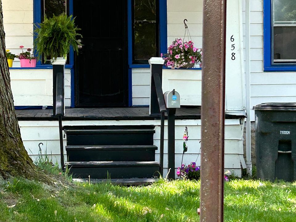 1st image of 658 Sanford Ave