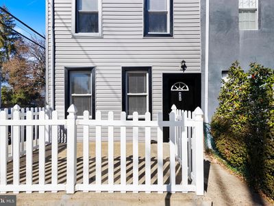 400 Green Ln, Philadelphia, PA, 19128