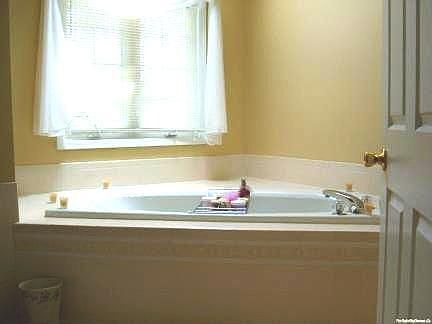 Master soaking tub