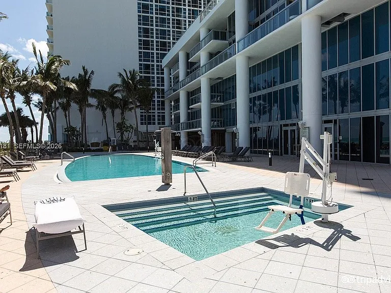6801 Collins Ave #LPH05 — Photo 35