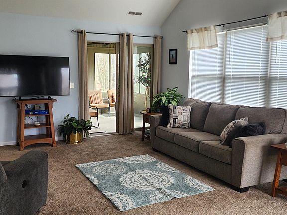 2nd image of 1241 Oak Grove Pl