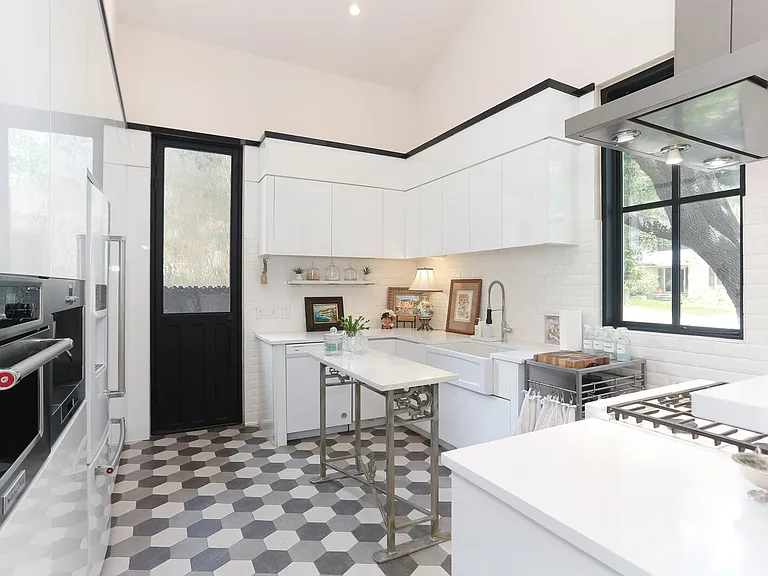 182 E Edgewood Pl — Photo 9