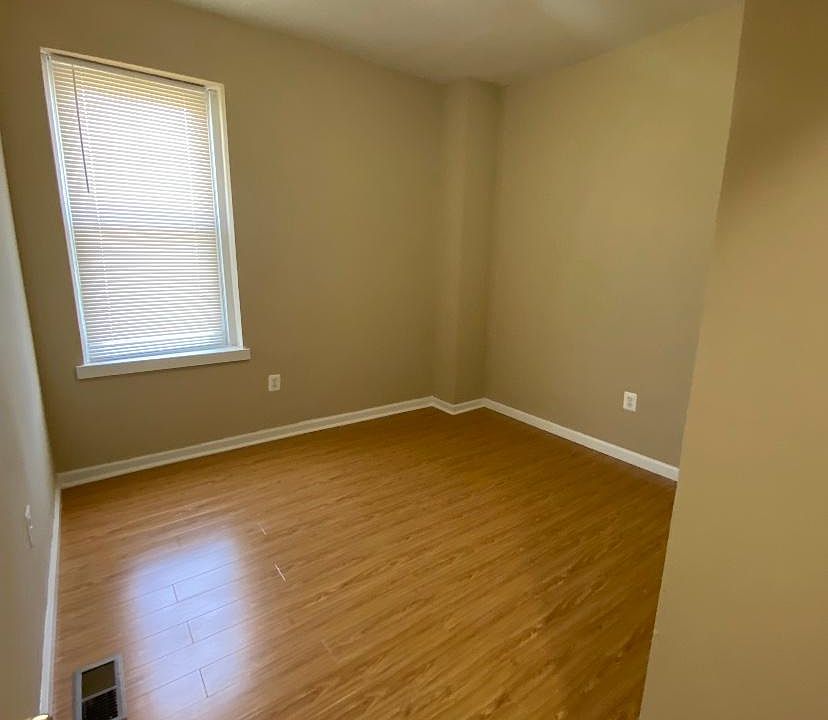 1st image of 6000 Greenway Ave #1A