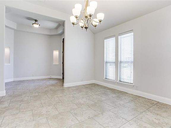 5th image of 1317 Port Royal Pl