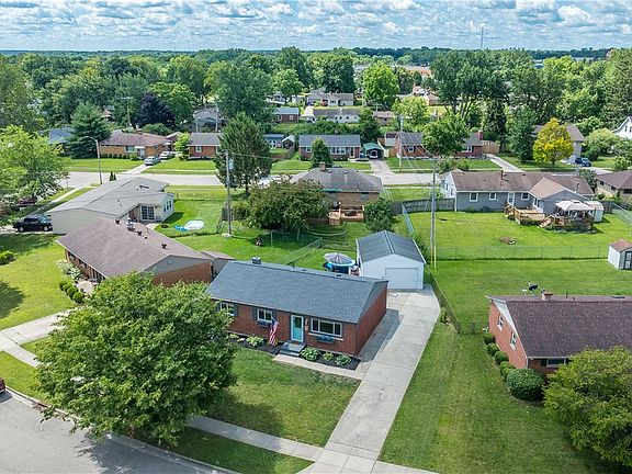 4th image of 133 Hartman Ave