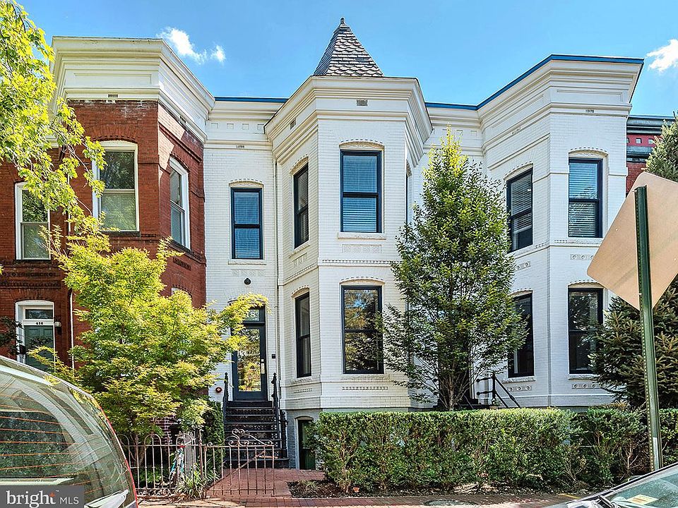 1st image of 418 7th St SE APT 302