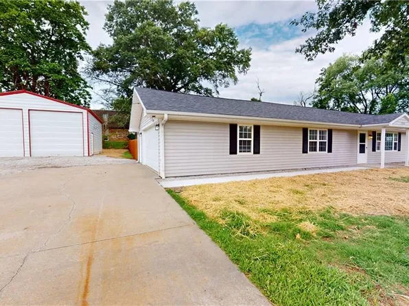 1119 N Commercial St, Nevada, MO 64772