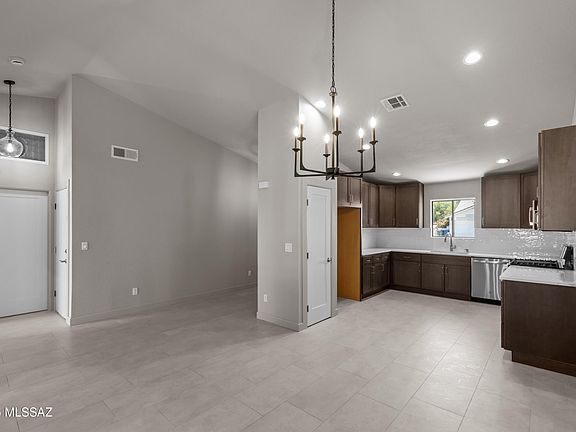 4th image of 8046 S New Abbey Dr