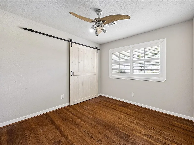 2431 Willowby Dr — Photo 7
