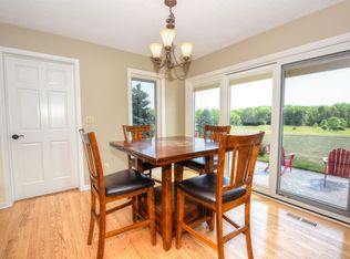 840 Fox Tail Ln, Grafton, WI 53024
