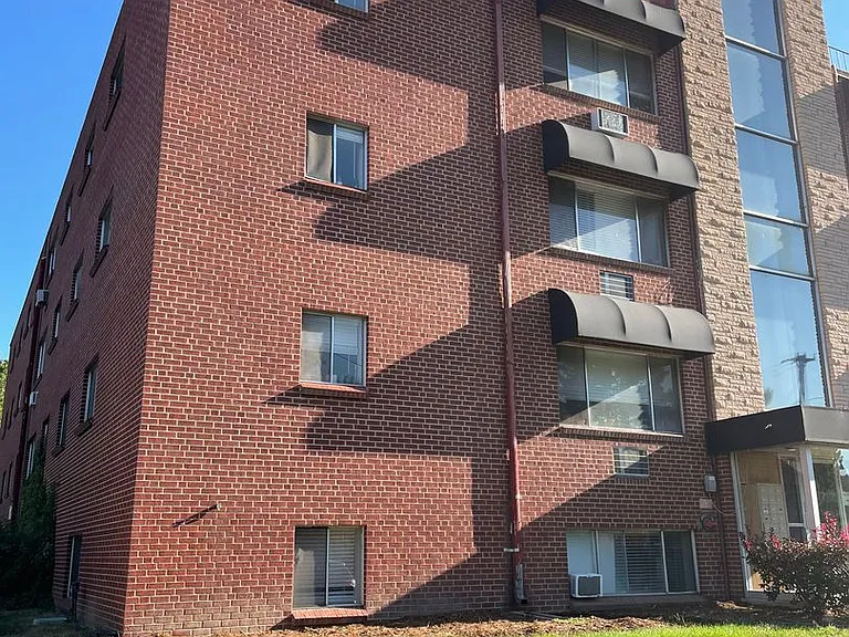 Harvin Apartments — Photo 37