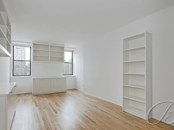 18 East 12th Street image 1 of 8