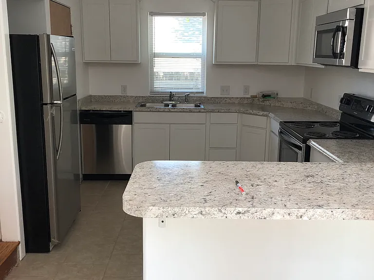 704 W 9th Ave — Photo 6