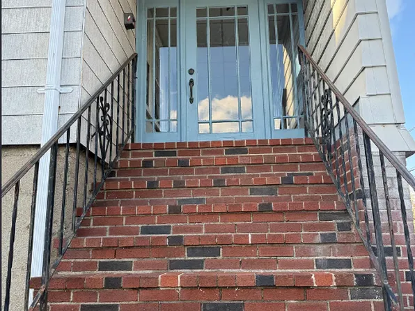 483 Newport Ave APT 2, Quincy, MA 02170