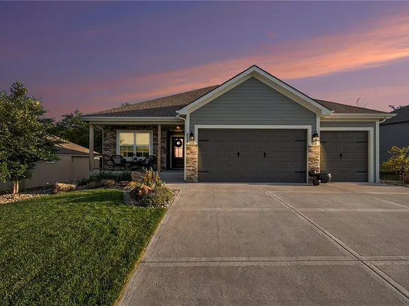 710 Apache Ct, Smithville, MO 64089