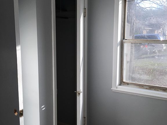 3rd image of 11 S Brown Ct