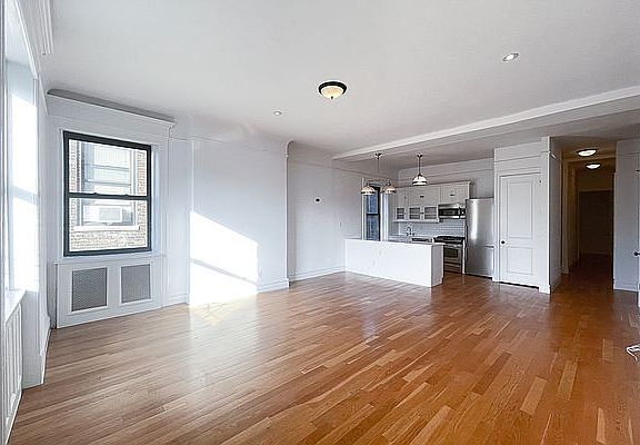 2nd image of 57 W 75th St #6CD