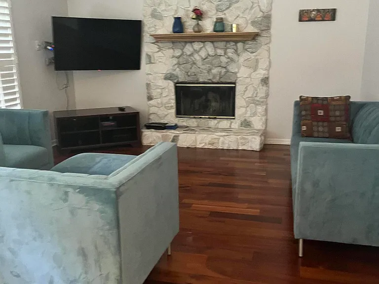 112 Carmen St — Photo 15