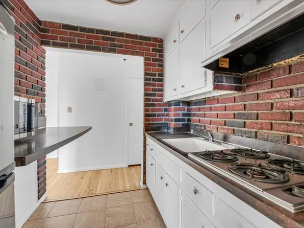 877 Bay Ridge Avenue image 9 of 20