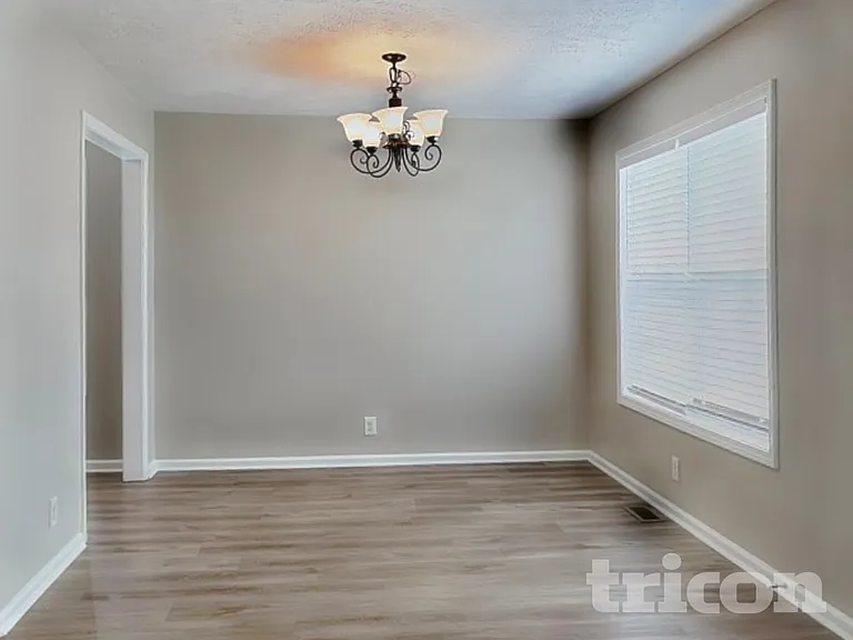 1616 Broad Cir — Photo 4