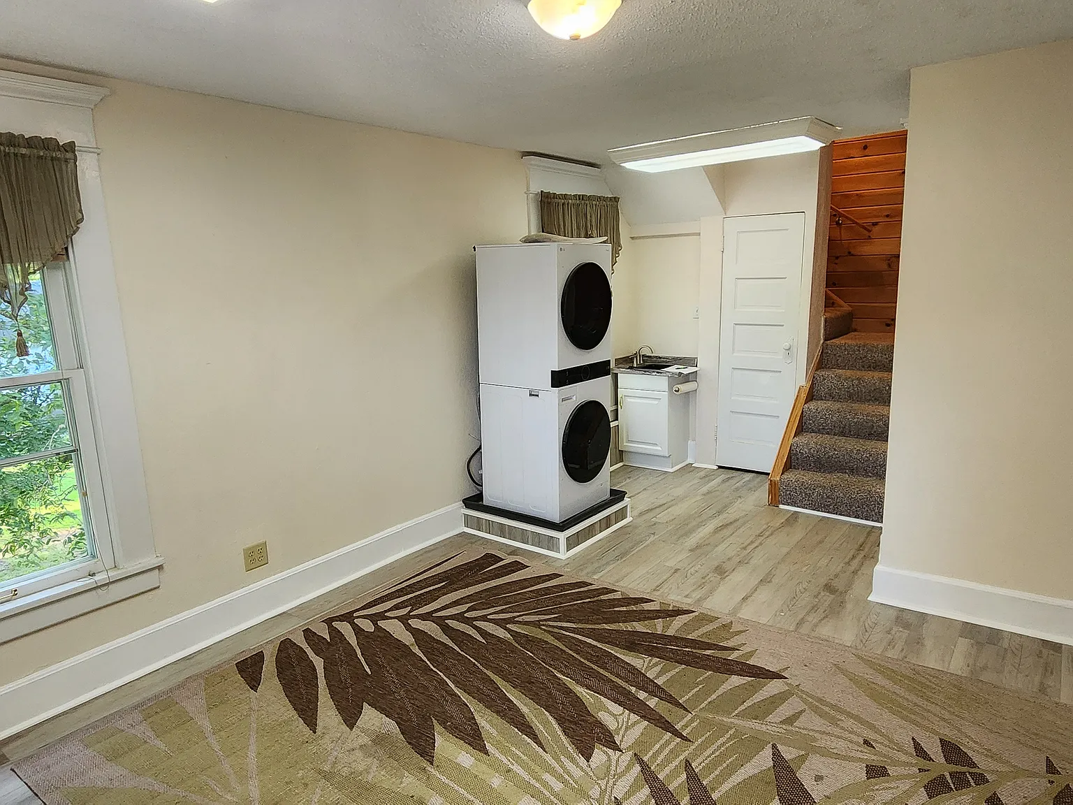 1 bed, 1200 sqft, $1,700 — Photo 2