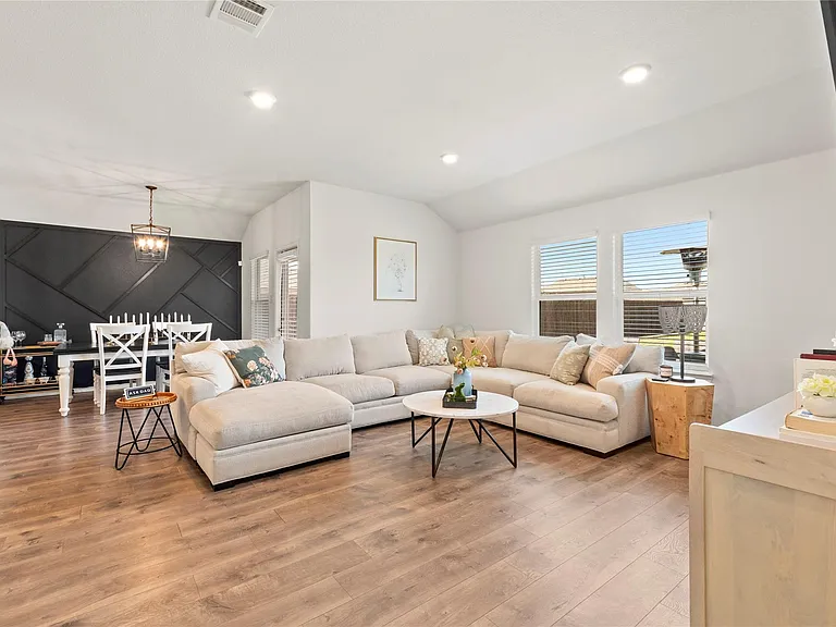 985 Alton Dr — Photo 11