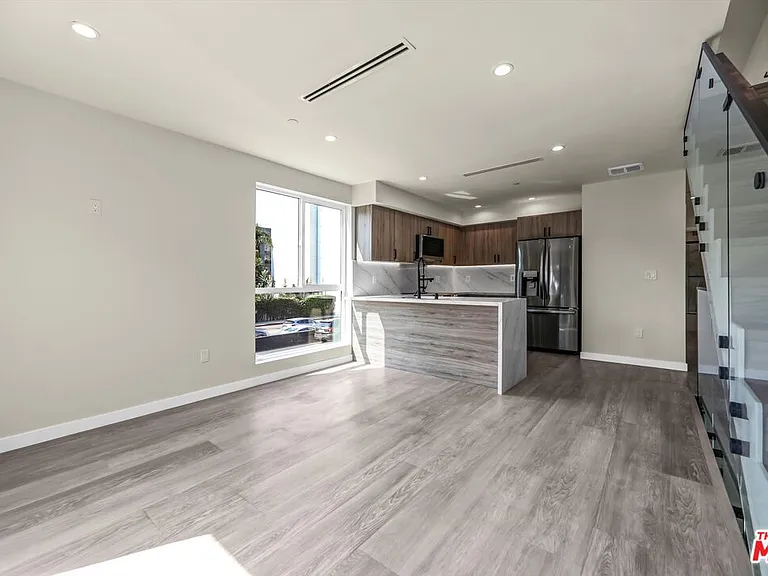 1305 N Sycamore Ave #1305 — Photo 2