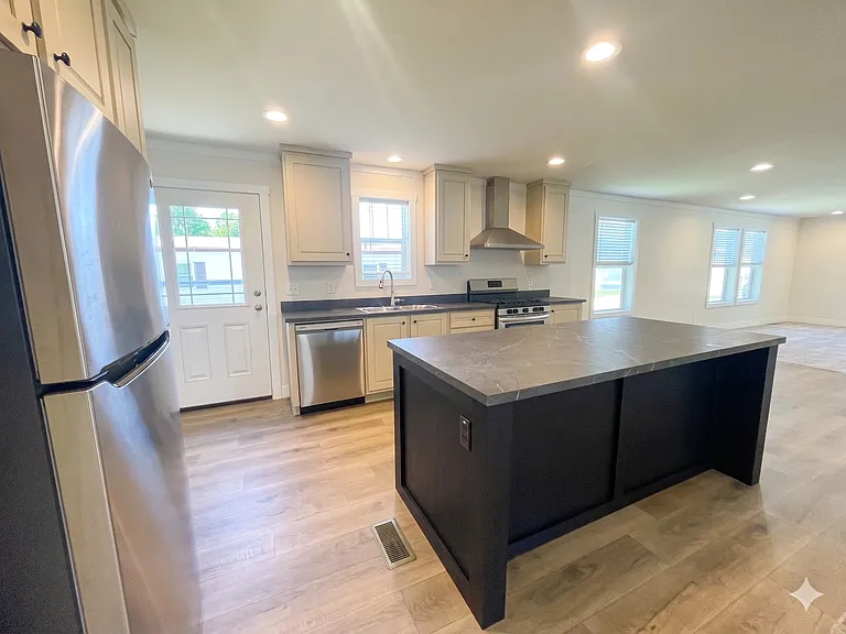 73 Ashley Cir #30 — Photo 6