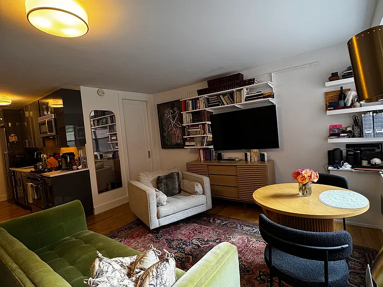300 E 71st St #2D — Photo 3