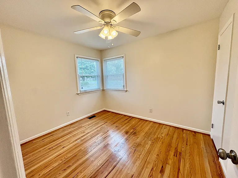 903 Homestead Ave — Photo 12