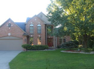 2235 Avon Lake Ln, Rochester Hills, MI 48307