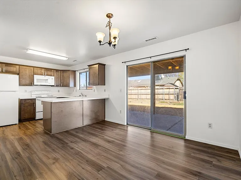 4517 N Sauter Dr E — Photo 10
