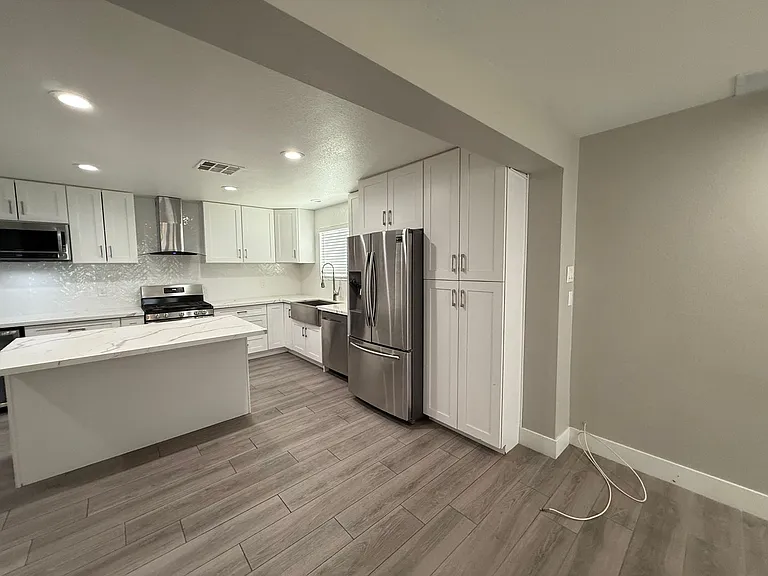 7056 Pinebrook Ct — Photo 4