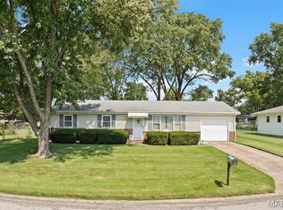 105 Liberty Dr, Belleville, IL 62226