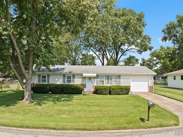 105 Liberty Dr, Belleville, IL 62226