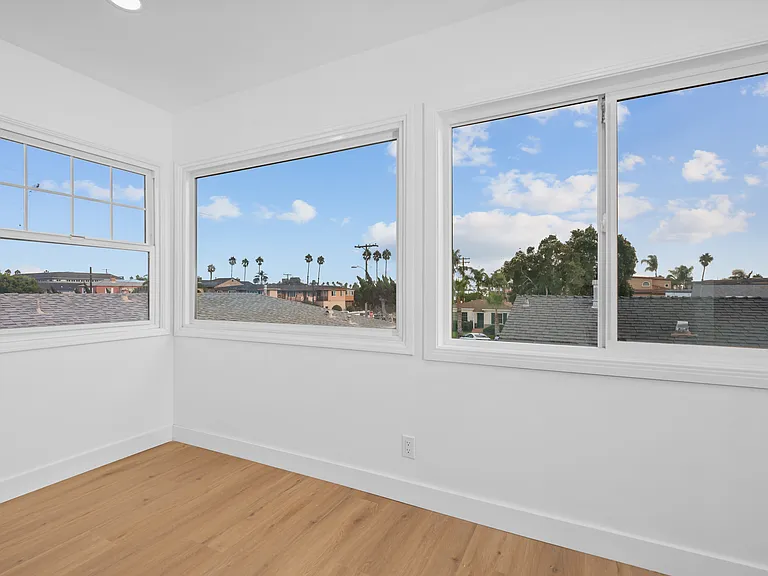 868 Emerald St #870.5 — Photo 15