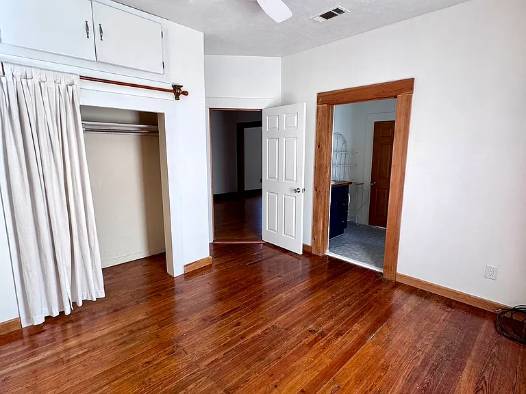 311 N Division St — Photo 15