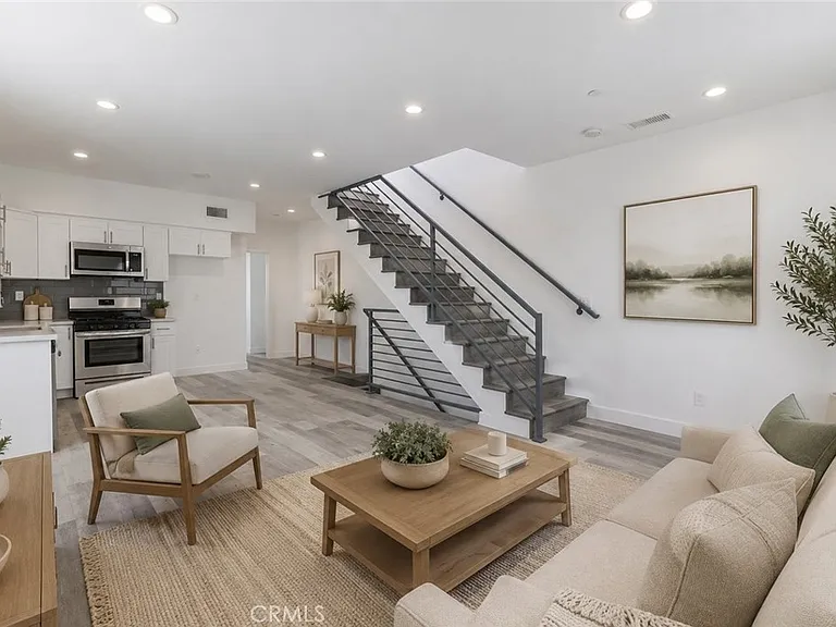 5148 Riverton Ave #5144 — Photo 2