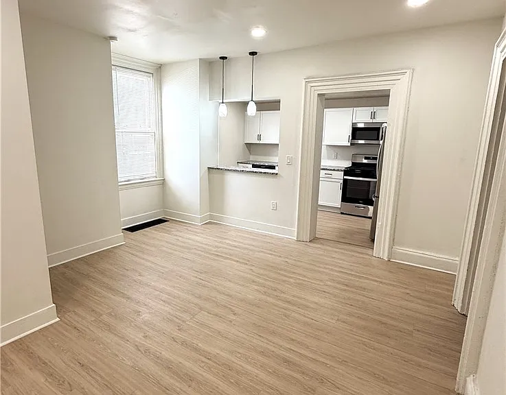 1615 Manhattan St — Photo 3