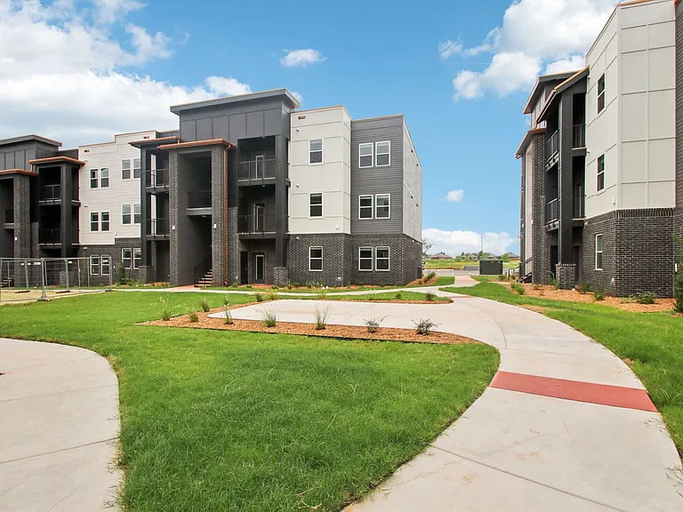 Portland Place Apartments — Photo 91