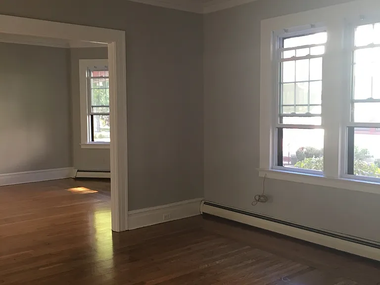 421-425 Whitney Ave — Photo 5