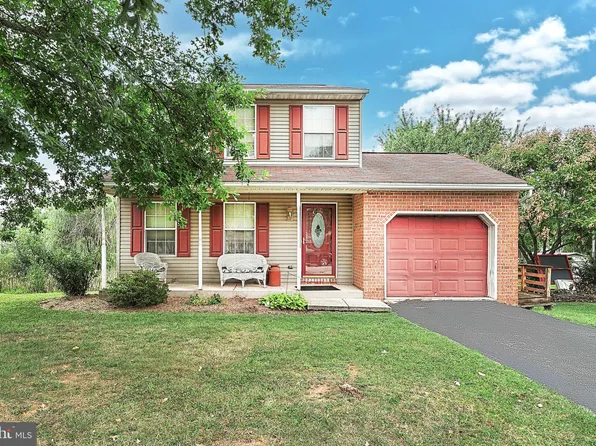 121 Abbotts Dr, Abbottstown, PA 17301