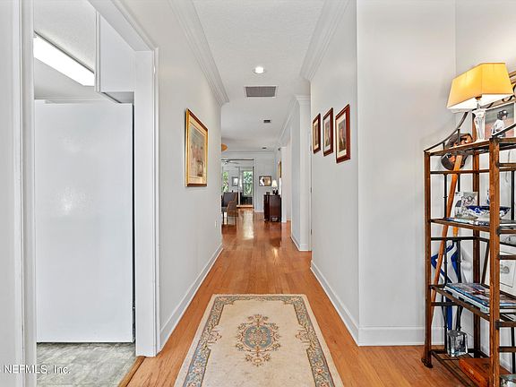 3rd image of 4556 MIDDLETON PARK Circle W