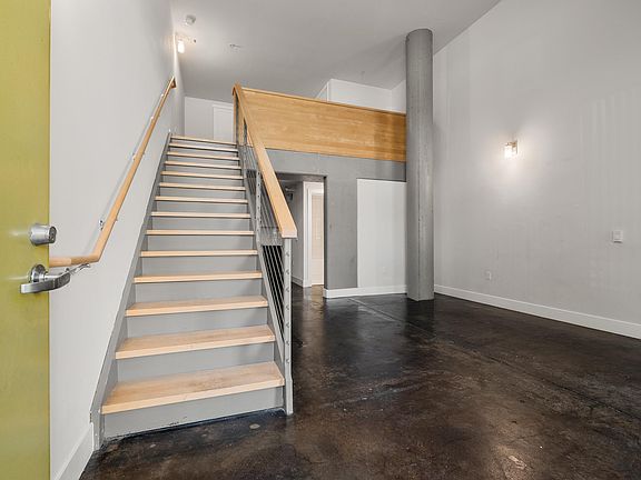 5th image of 901 Jefferson St #108