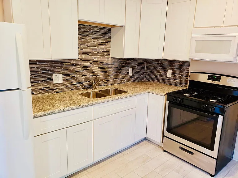 806 Kelley St #2 — Photo 2