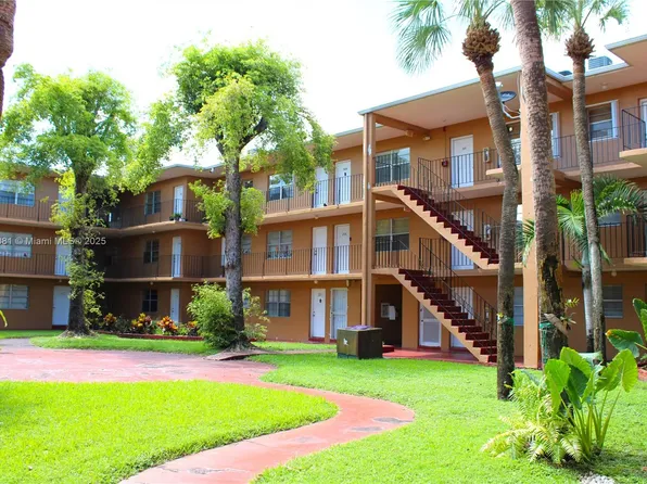 1280 W 54th St APT 308B, Hialeah, FL 33012