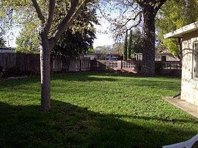 4th image of 3045 Grove Ave