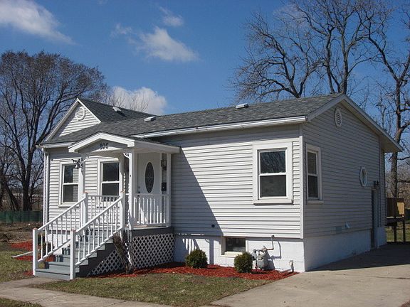 2nd image of 206 Aurora St