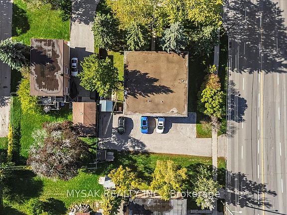 4th image of 1033 Ravine Rd